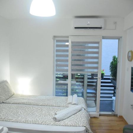 Dekart 2 Apartment Ni Exterior foto